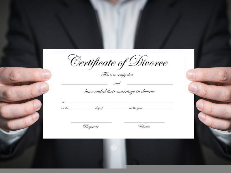 Want to make your divorce a healthy process? Here is how a divorce lawyer can help